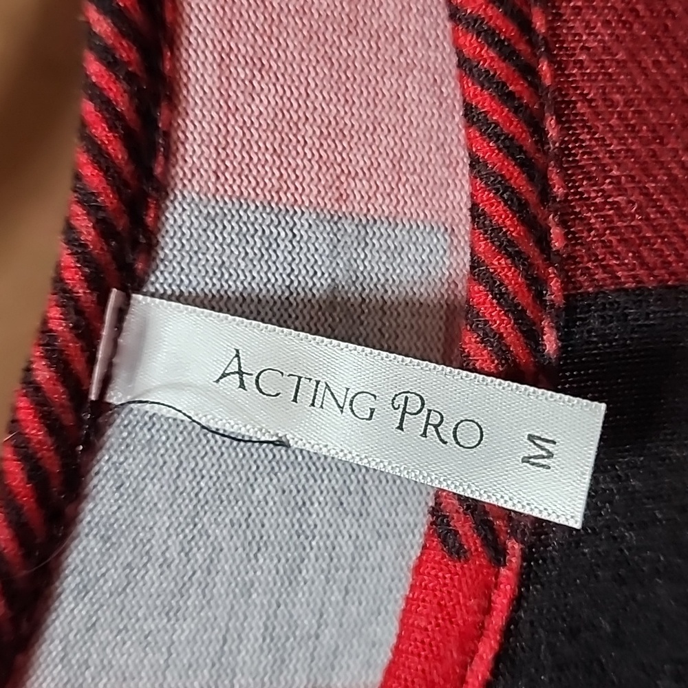Black and Red Ling Sleeve Top - Picture 5 of 9